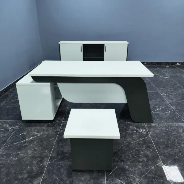 Konfull Riga | Ofis üçin mebel toplumy: stol, žurnalny stol, şkaf